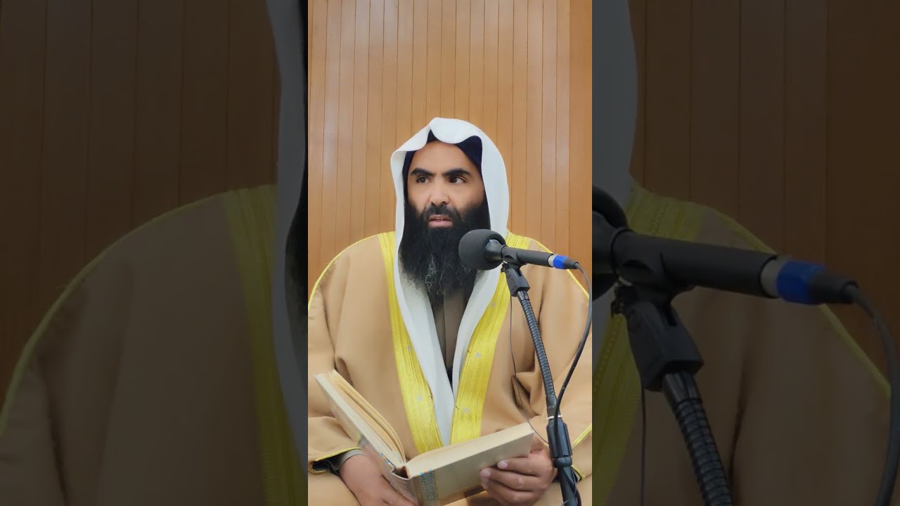 باب التواضع وخفض الجناح للمؤمنين : (كان ﷺ في خدمة أهله فإذا حضرت الصلاة خرج إلى الصلاة) 