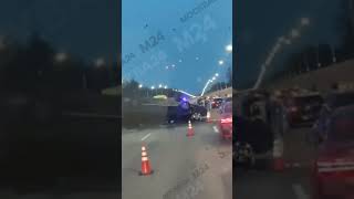 Авария на трассе М-12 в Подмосковье.Микроавтобус с детьми столкнулся с двумя машинами и перевернулся