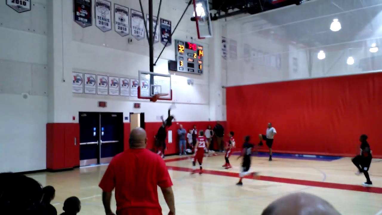 7TH GRADE KID DUNKS IN A BASKETBALL GAME YouTube