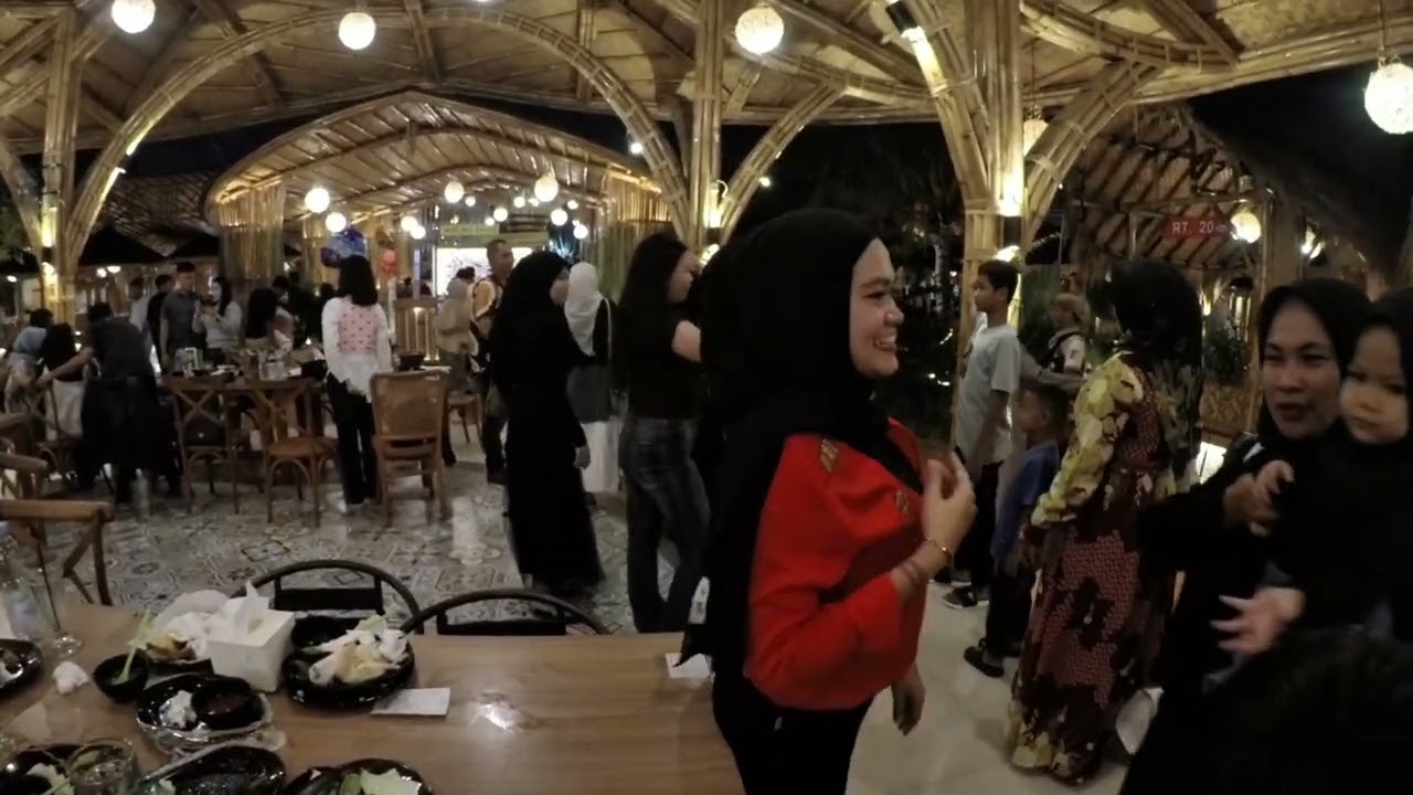 Bukber dengan teman kerja ayah albi