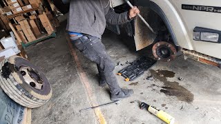 Isuzu NPR Front brake pads replacement 1998-2018