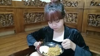 Ga ngapa ngapain cuman makan mie sedap sambil pake kebaya || #GNN9