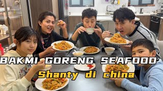 MASAK BAKMI GORENG BUAT  KELUAGA KECIL KU,MEREKA SUKA DENGAN MIE YANG SATU INI,LIHAT SEMUANYA LAHAP