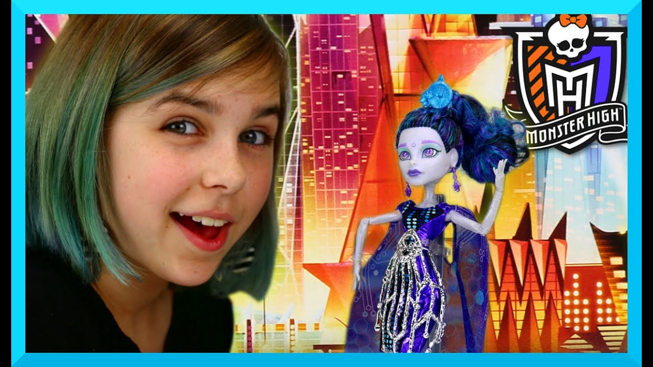 Monster High - Elle Eedee Boo York Doll Review - Daughter of the Robots ...