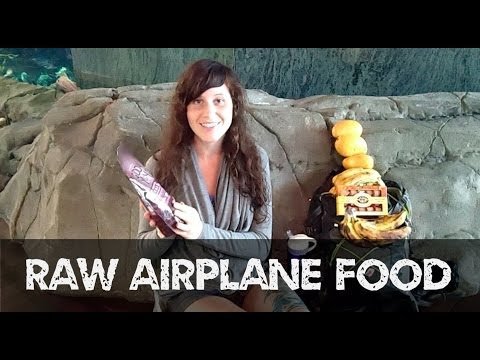 فيديو: كيف تأكل على متن طائرة