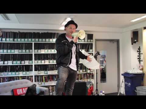 Kerrang! Guest Editor Corey Taylor Gives The Office A Motivational Speech