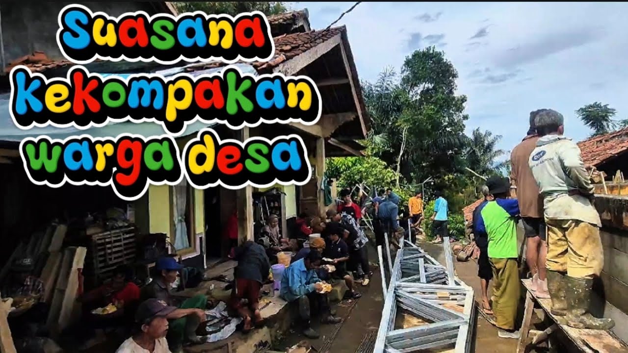 Suasana warga desa kerja bakti