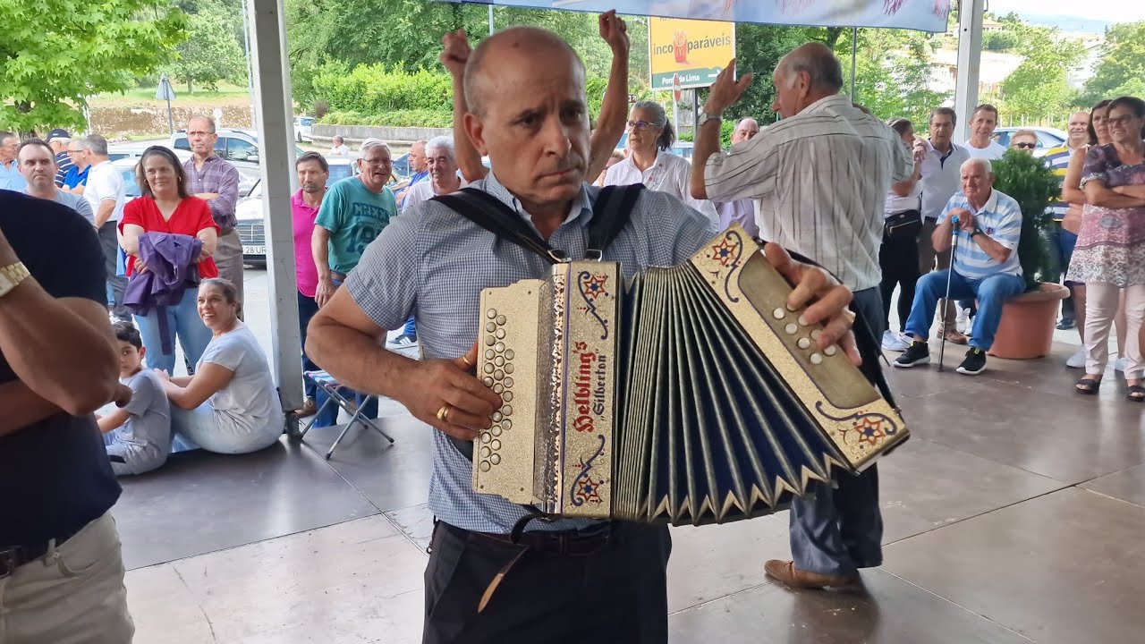 Tarde de concertinas e dança em Ponte da Barca YouTube