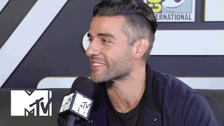 Oscar Isaac Reveals 4 Fun Facts About 'Star Wars: The Force Awakens' | Comic-Con 2015