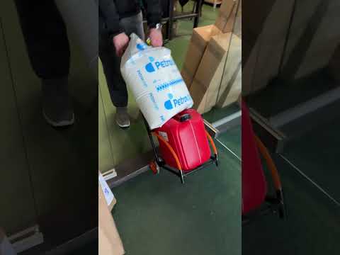 Візок-підставка Bona для перевезення та зберігання бутилей 19 л для води, видео 2