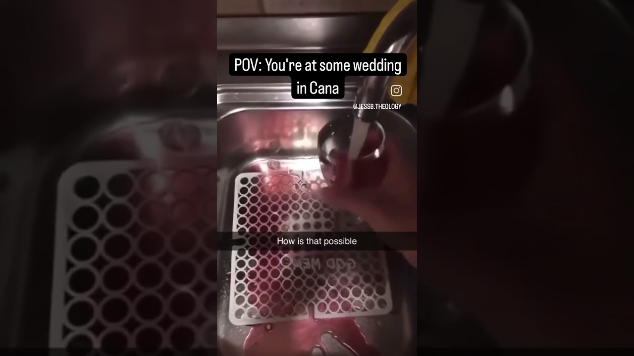 Jesus turn water into wine 