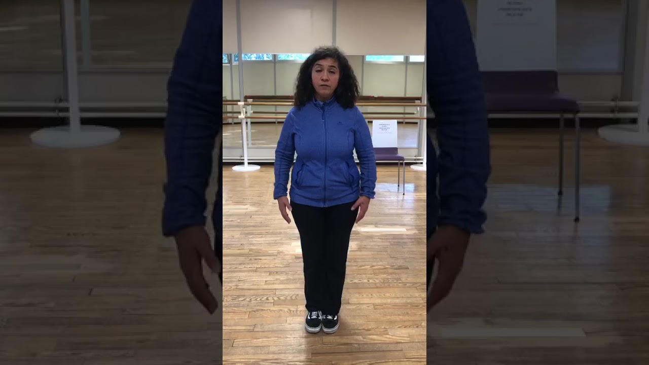 Premier mouvement : Wuji (les pieds connect&eacute;s).