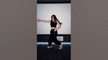 没跳完就跑🕳#翻跳 #舞蹈 #itzy #NAME组合 #NAME #NAME冯若航 #FENGRUOHANG​​​​ #冯若航 #shorts