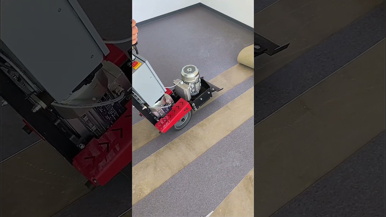 ROLL-STRIPPER RO-5 im Einsatz: PVC Bodenbeläge entfernen – schnell, sauber, einfach. 🛠️