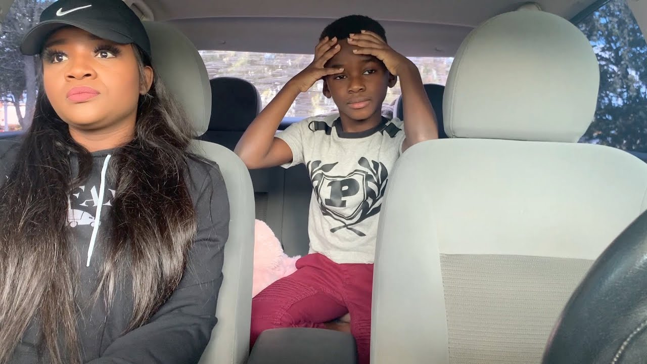 Kayla ap palé avèk yon lòt fanm