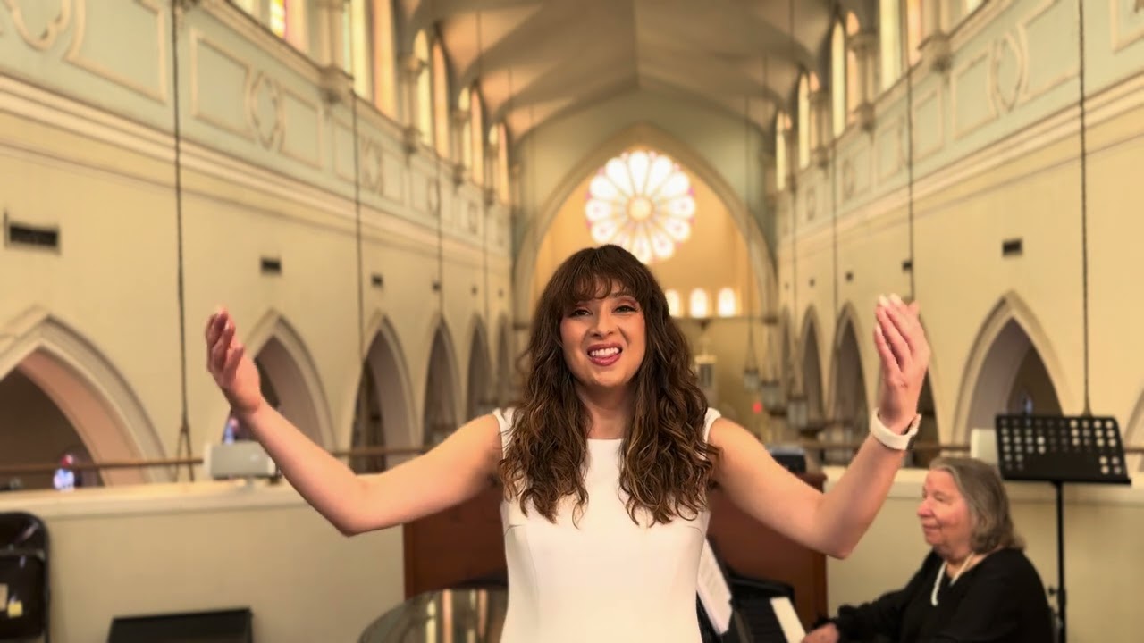 ASUNCIÓN: Salmo 44: De pie a tu derecha está la reina, enjoyada con oro de Ofir.