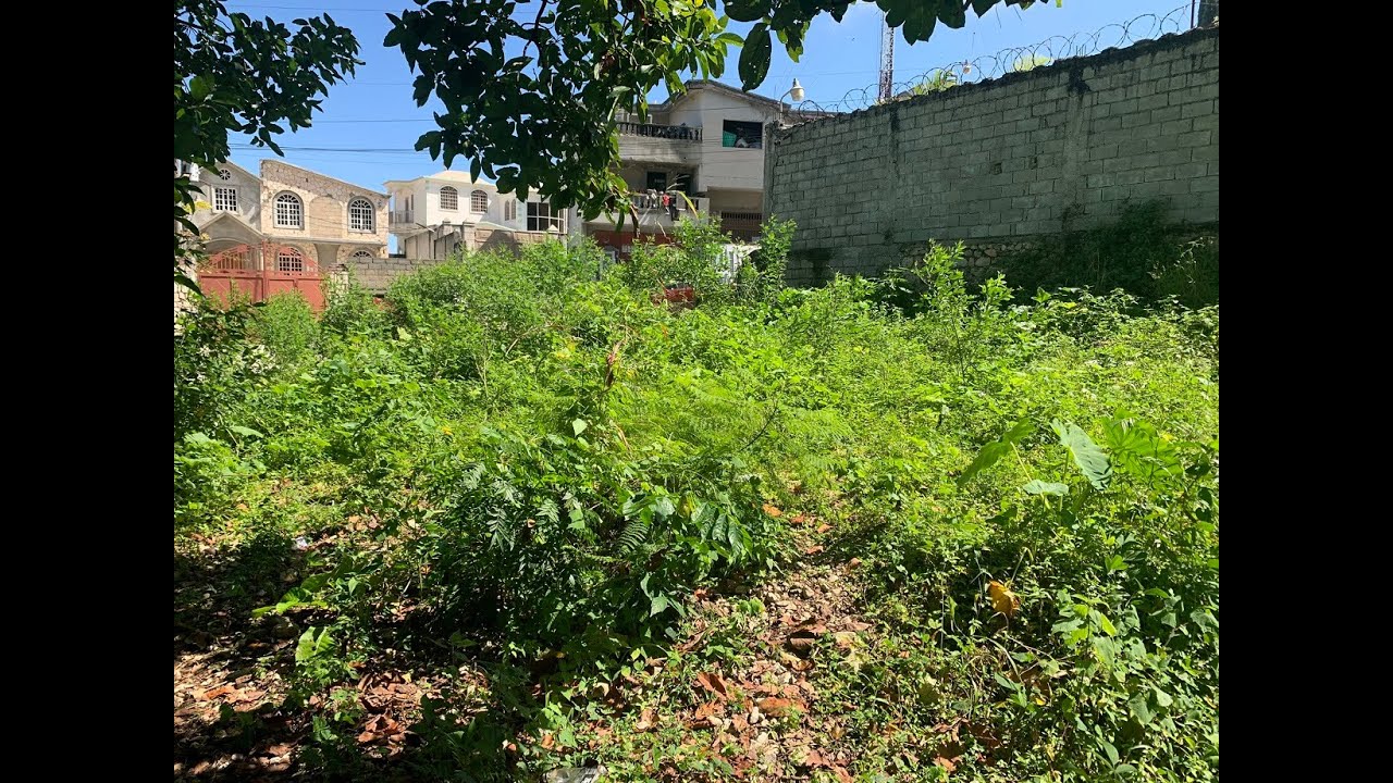 Land For Sale In Thomassin 25, PetionVille Haiti 1,354 M2 (10.5