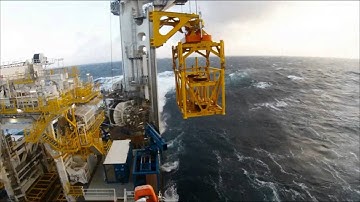 420t Special Handling System test in rough weather