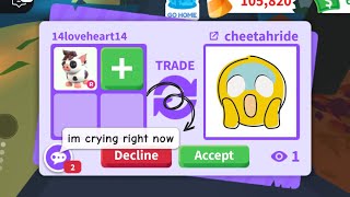 WOAH 😱 WHY NOBODY DID THEIR OFFER FOR MINI PIG? 🤔 I THINK THAT'S MASSIVE OVERPAY 🤯 Adopt Me - Roblox