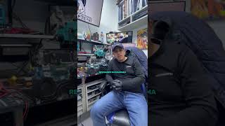 🔥 Le dijeron que “no tenía solución” y debía pagar más de $3000 USD por una placa nueva 😱💸