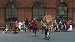 MACKLEMORE & RYAN LEWIS - THRIFT SHOP FEAT. WANZ (OFFICIAL VIDEO)  - Durasi: 3:53. 