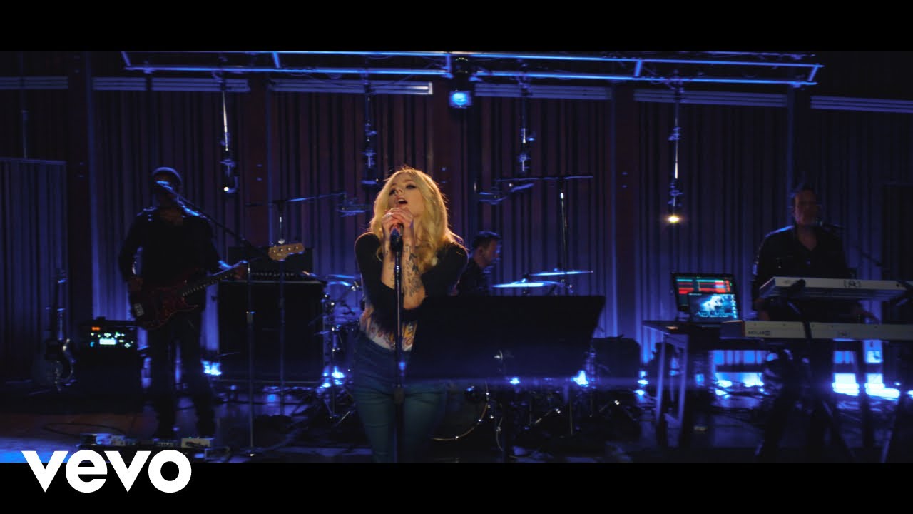 Avril Lavigne “Dumb Blonde” (Live from Honda Stage at Henson Recording Studios)
