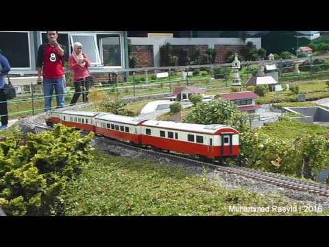melihat-taman-miniatur-kereta-api-di-floating-market-lembang,-bandung