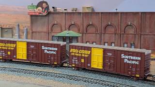 Tangent Southern Pacific 50' High Cube Box Cars - YouTube