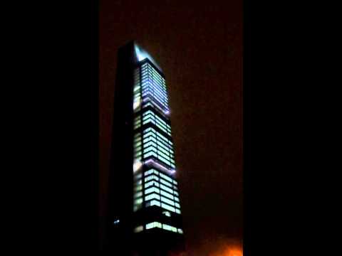 Rayo tras la Torre de Bankia