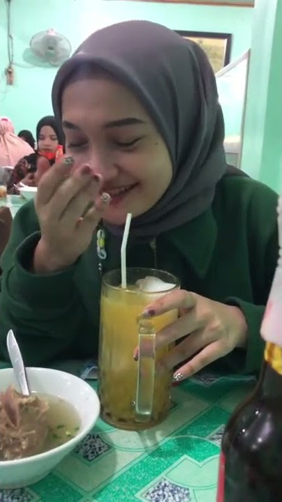 story wa halu makan siang bareng ukthy, buat prenk temen.