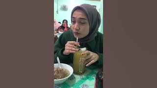 story wa halu makan siang bareng ukthy, buat prenk temen.