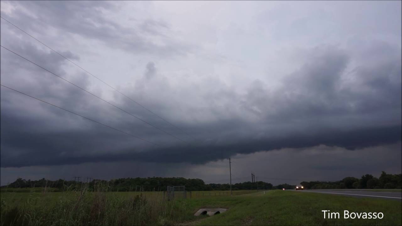 Strong thunderstorms following Sea breeze collision - YouTube