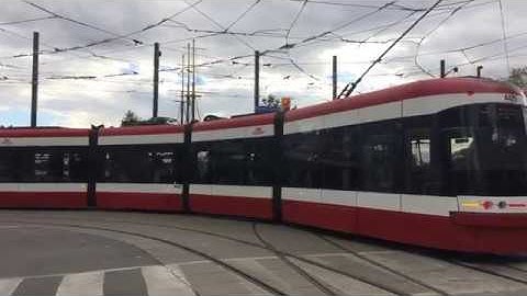 Transit Signal Head White Bar Gives Streetcars the Priority! (Angle 2)