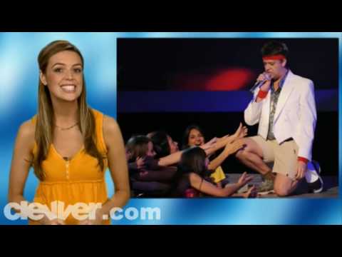 American Idol 2009 - Elimination News Hi guys! Im Dana Ward at Clevver TV and your 2009 American Idol update is now. Reality TV just wouldnt be the same without American Idol. The Fox favorite has dominated the ratings throughout its 7 seasons. And the big difference with this years 8th round is the addition of a new judge. Singer-songwriter Kara DioGuardi joined the panel along with Idol-classics Simon Cowell, Paula Abdul and Randy Jackson. Right now, America is helping to narrow down the top 36 contestants, and host Ryan Seacrest announced the show has already received a record-breaking number of contestant votes this round. The new Idol rules for 2009 are that the guy and the girl with the highest number of votes move on to the Final 12. Also making it to the next round is the the person receiving the next most votes from America. Going from 36 to 12, this is a humongous drop, with only 3 hopefuls out of 9 moving on to the next round each week. Now the numbers do actually add up because theres a show twist: its called The Wild Card. Apparently, there will be a fourth round of semifinals. Rumors are circulating as to what this final hurrah is going to mean. In fact, some people are saying that fan-selected eliminated contestants from the Top 36 will be returning for another performance. Others are stating that it will be the judges to select the 9-singer lineup and then its up to America to decide which 3 move on. As for now, its all speculation because AI execs are <b>...</b>