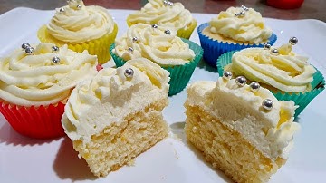 DELICIOUS LEMON CUPCAKES WITH LEMON BUTTERCREAM FROSTING
