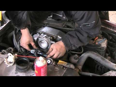 How to clean the throttle body of Mercedes w124.Mercedes w124 дроссельная заслонка