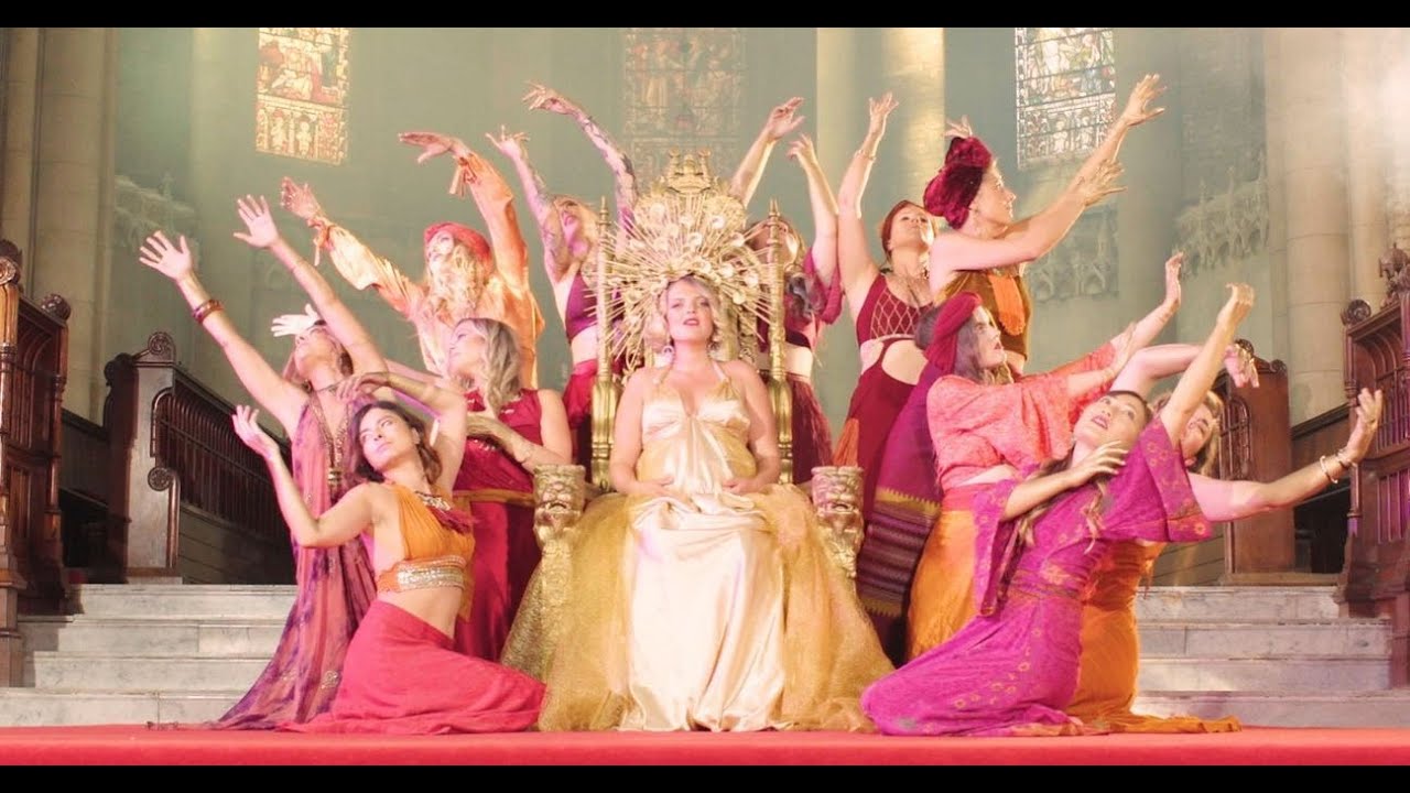 Abi Flynn - Courage (Official Video) adlı videoyu YouTube'da izle Abi Flynn - Courage (Official Video) adlı videoyu YouTube'da izle