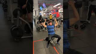 Shoulder pressing 75lb/34kg dumbbells at 115lb/53kg Resimi