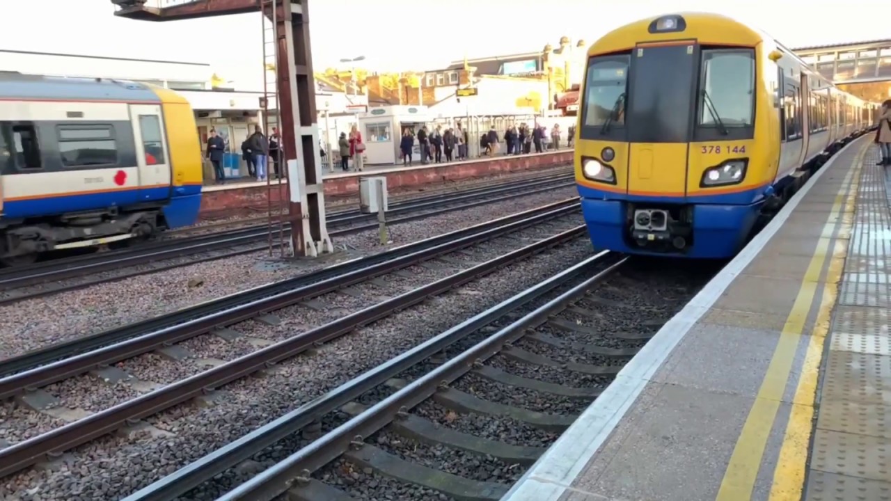 Trains at Forest Hill