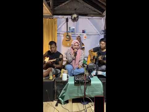 musisi keluarga Uut Selly Official's broadcast