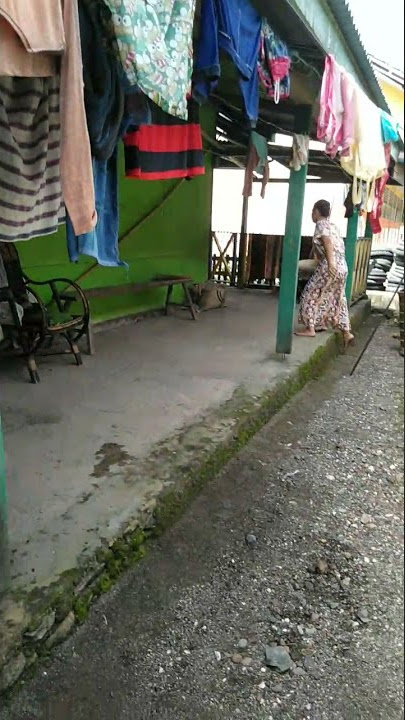 Si cewe tetangga lagi bersih-bersih