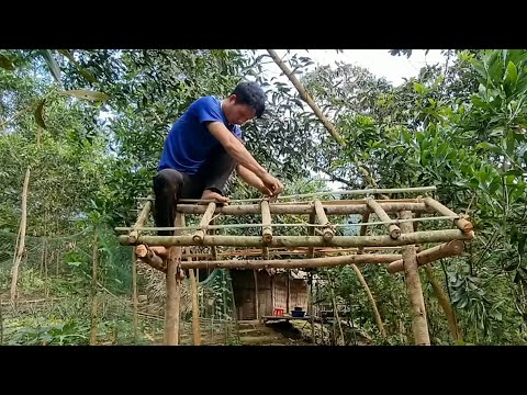 The Husband Builds A Gate For The Farm The Wife Harvests Beans And Sells Spinach