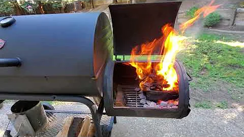 Cách xây dựng lửa trong lò BBQ offset đơn giản và hiệu quả