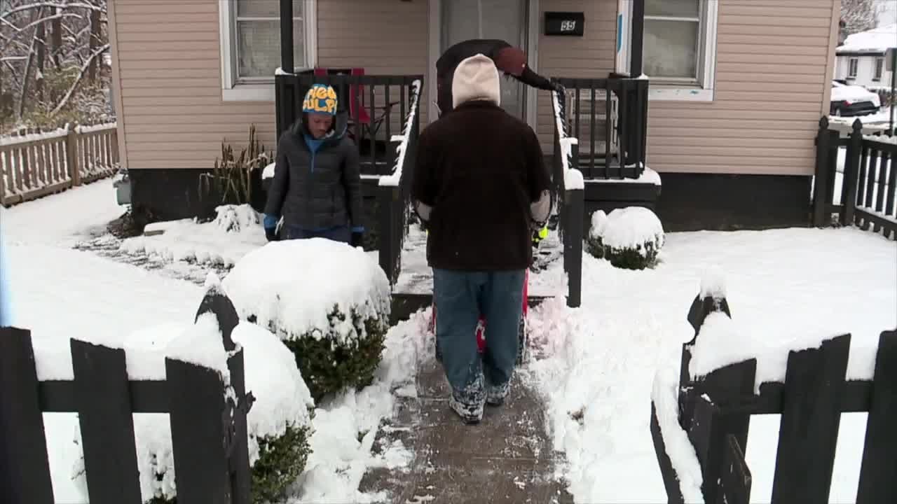 Group comes together to clear snowy driveways, sidewalks in their ...