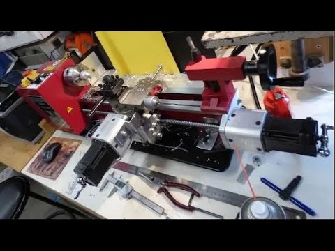 Mini tornio CNC CNIKA 801 - Tornio compatto da banco a controllo.