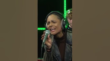 Thumbnail of 'Ik Zing' klinkt al zó vertrouwd dat je hem gelijk kan meezingen! 💚 #3fm #zoelivay #snelle #ikzing