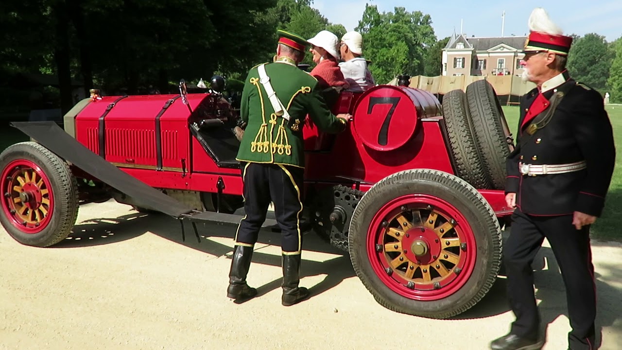 Living History car parade 