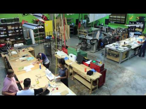 Video: Das People's Industrial Design Office Verwendet Für Den Mesh Chair Nur Wenig Material