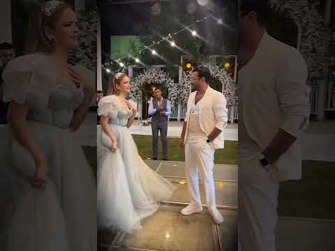 محمد رجب يغني ويرقص مع ابنة شقيقته خلال حفل زفافها