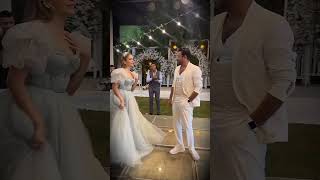 محمد رجب يغني ويرقص مع ابنة شقيقته خلال حفل زفافها